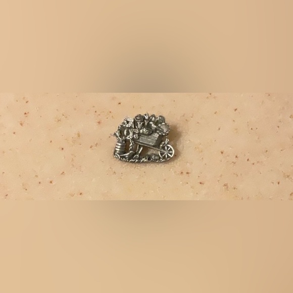 Limited 2001 Birds and Bloom Wheel Barrow Pin - Picture 1 of 2